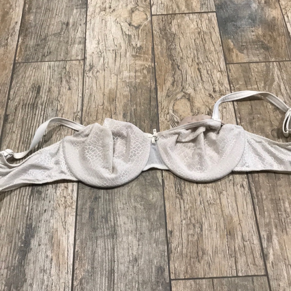 Chantelle 36 d bra new minimizer white floral
